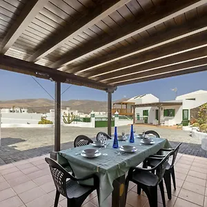 villa-laura-35544.in-canary-islands.com/